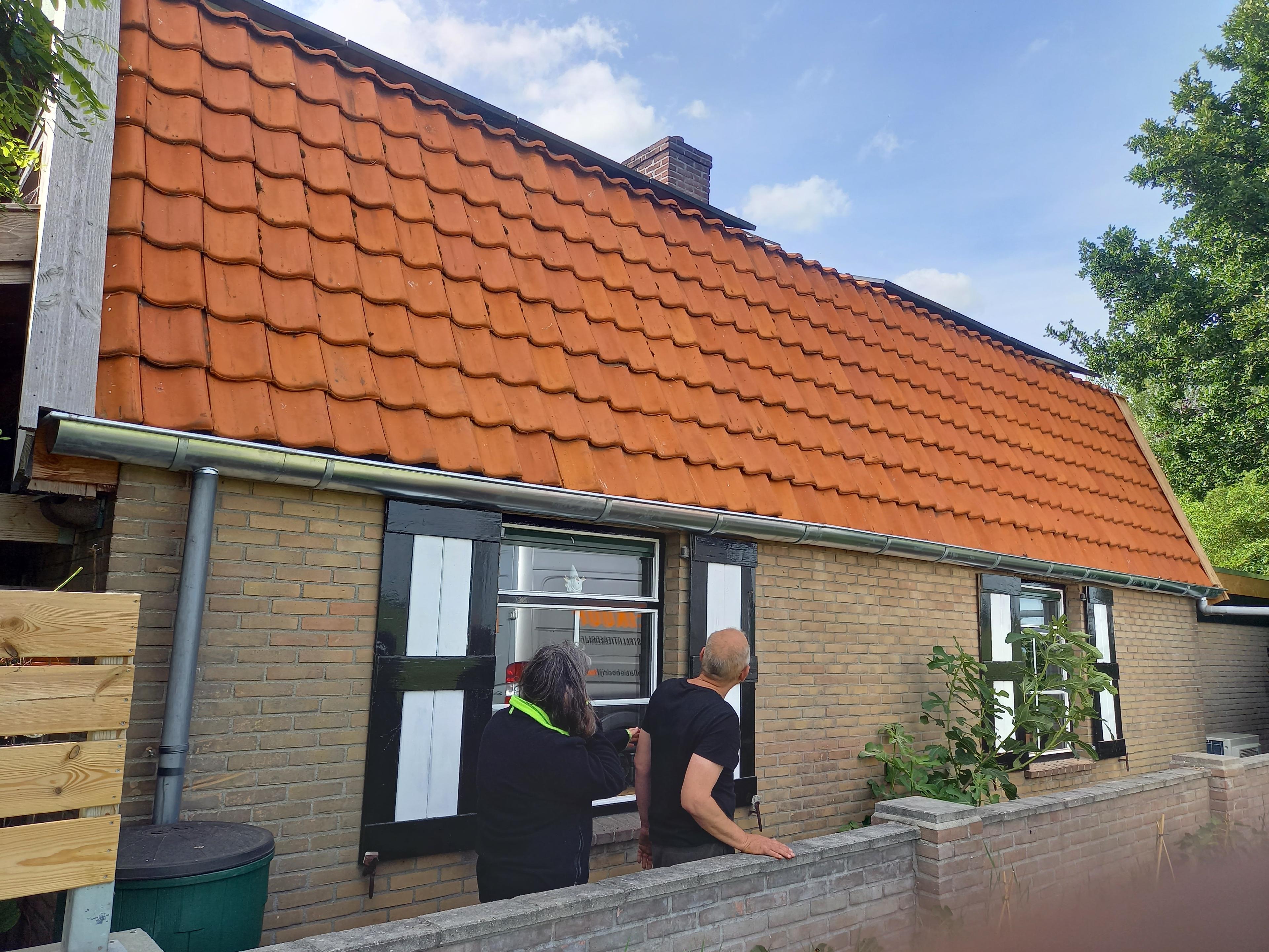 Vakkundige zinken dakgoot renovatie door BWD Dakwerken in Culemborg