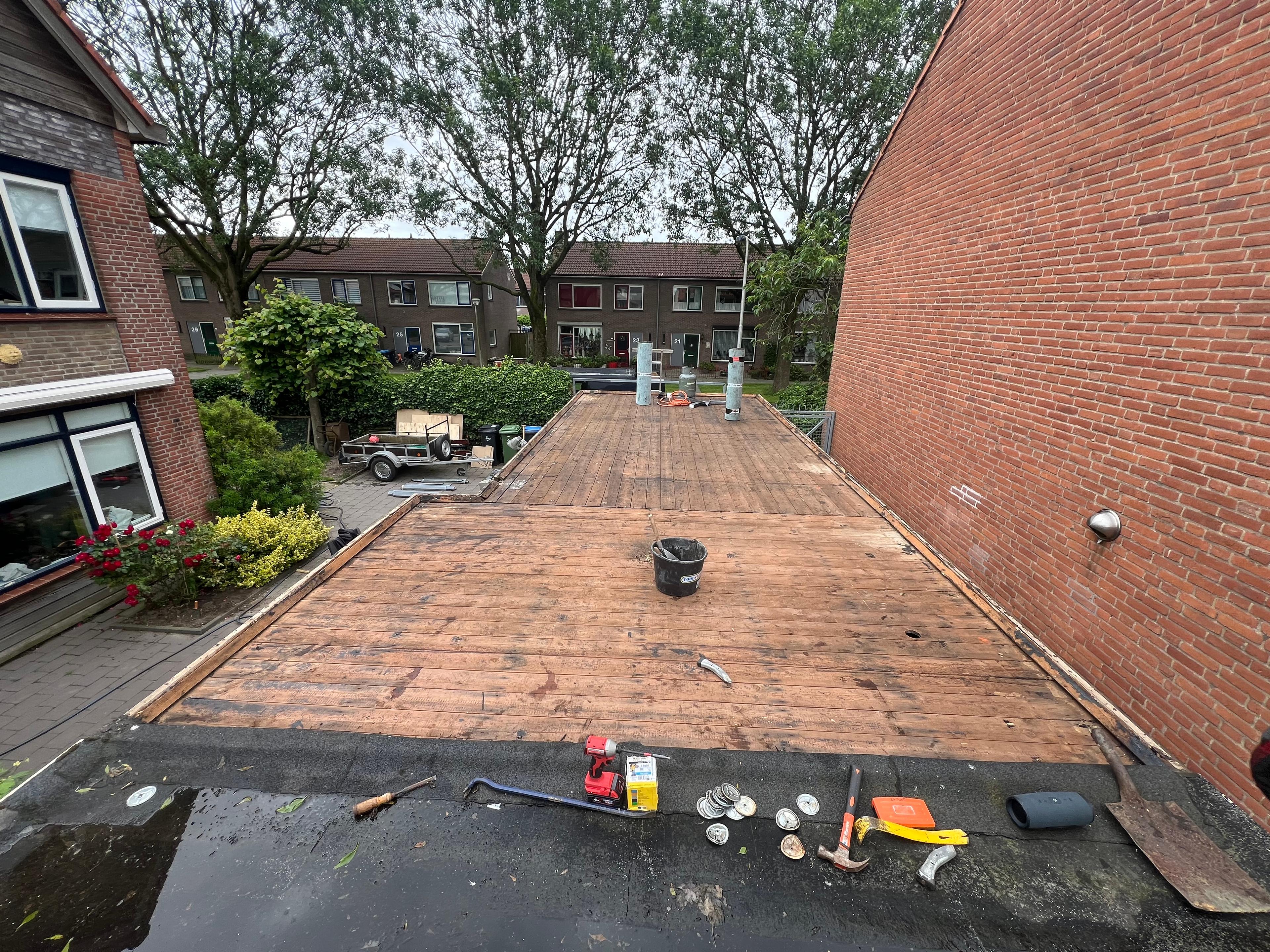 Vakkundige plat dak renovatie schuur door BWD Dakwerken in Culemborg - Thumbnail 2